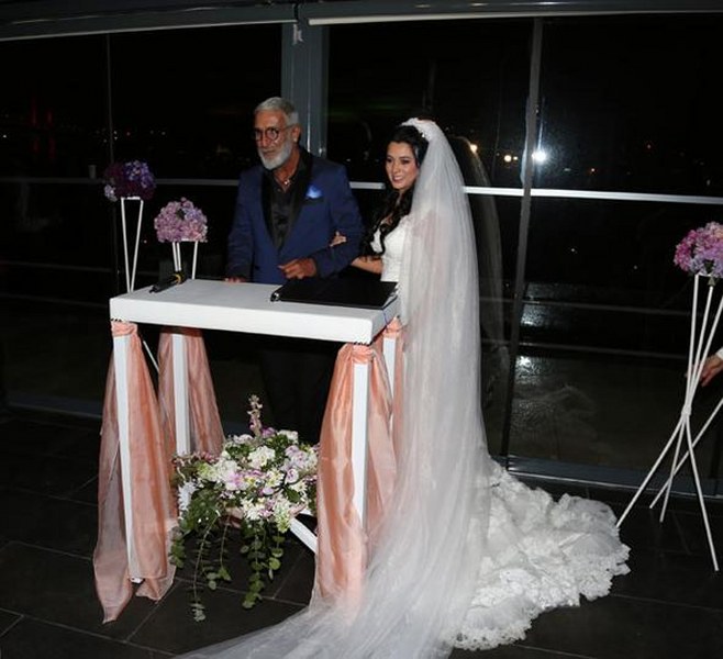 Cem Özer neden evlendiğini buz gibi espriyle açıkladı A24