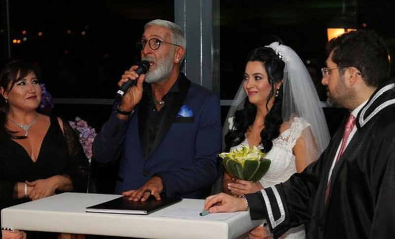 Cem Özer neden evlendiğini buz gibi espriyle açıkladı A24