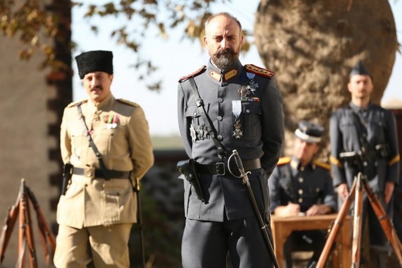 Netflix'in ilk Türk dizisinde başrol Çağatay Ulusoy'un oldu... A24