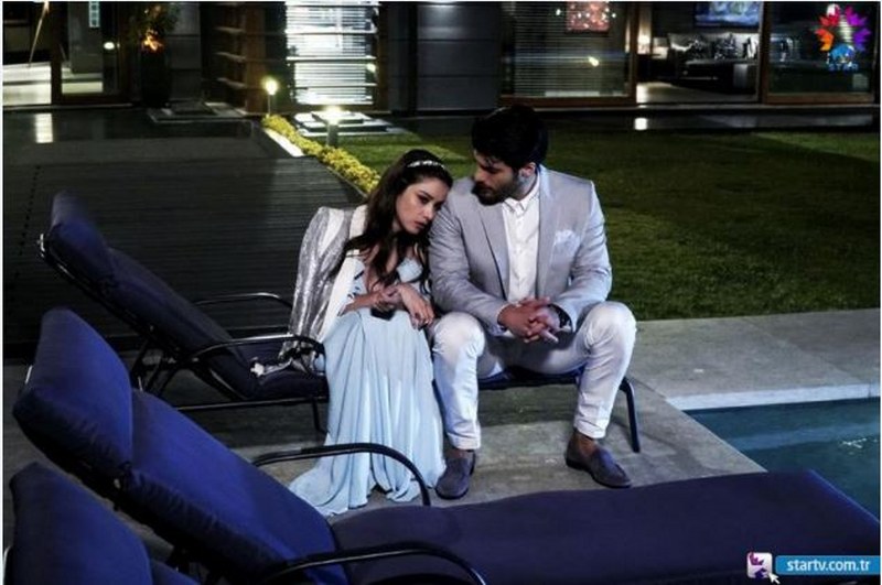 Dolunay Dizisinde Reytingleri sarsan öpüşme! A24