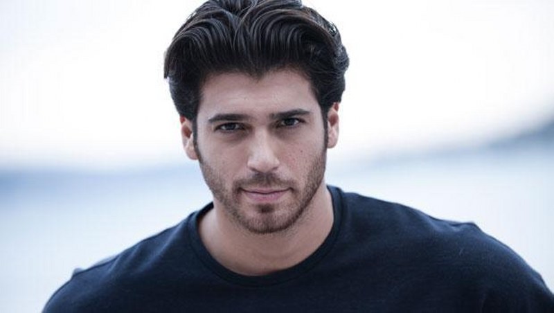 Dolunay Dizisinde Reytingleri sarsan öpüşme! A24