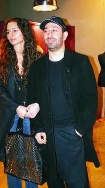 Ünlü isimlerin şaşırtan aşkları! A24