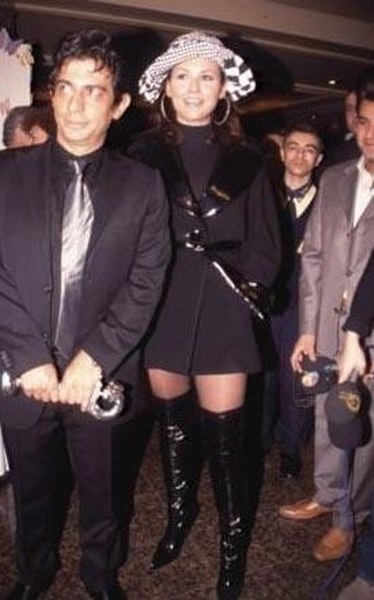 Ünlü isimlerin şaşırtan aşkları! A24