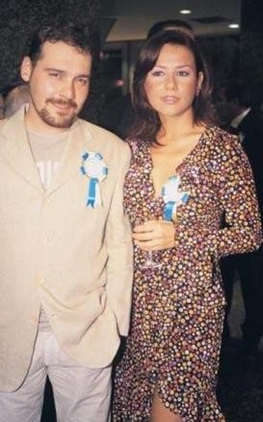 Ünlü isimlerin şaşırtan aşkları! A24