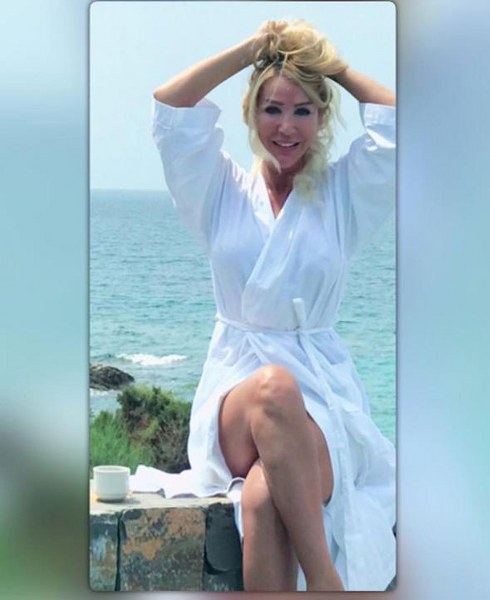 Ünlülerin bikinili gözükme savaşı! A24