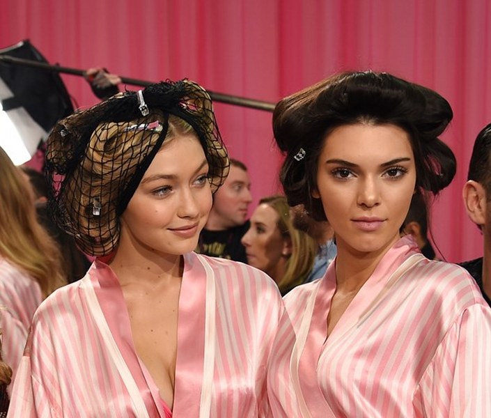 Victoria's Secret yeni yüzlerini belirledi... A24