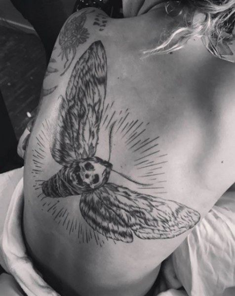 Ünlü isimlerin vücutlarına yaptırdığı en özel dövmeler ve anlamları... A24