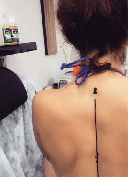 Ünlü isimlerin vücutlarına yaptırdığı en özel dövmeler ve anlamları... A24