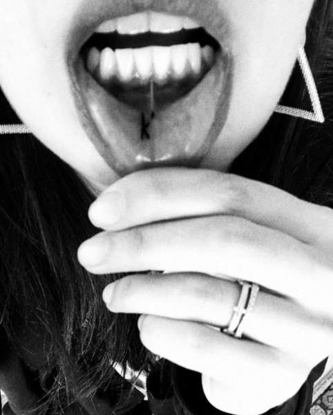 Ünlü isimlerin vücutlarına yaptırdığı en özel dövmeler ve anlamları... A24