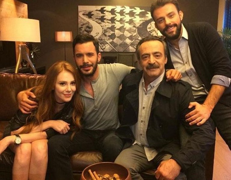 Dizi oyuncularının set paylaşımları... A24