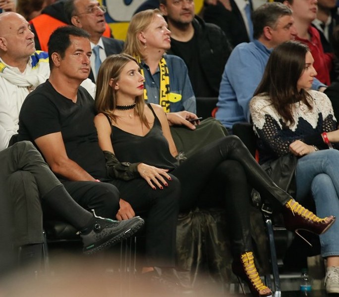 Yılın düğününde detaylar ortaya çıkıyor... Acun Ilıcalı ile Şeyma Subaşı'nın nikah şahitleri ve davetiyeleri ortaya çıktı. A24