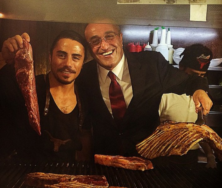 Nusret'in Sosyal medyada tıklanma rekoru kıran paylaşımları... A24