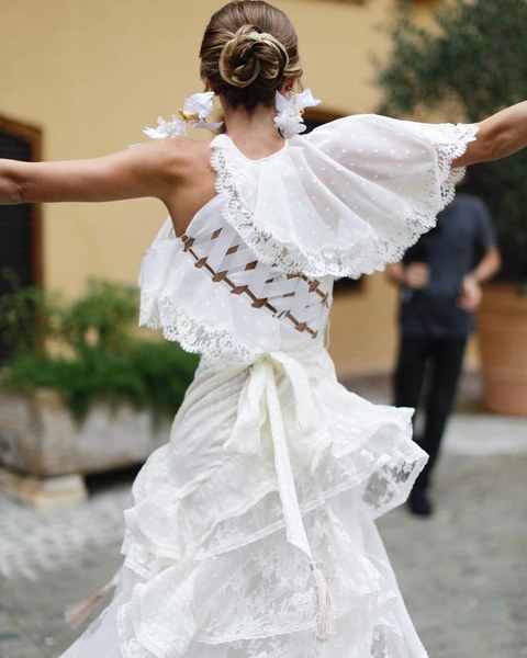 Acun ile evlenecek olan Şeyma Subaşı sonunda gelinliği giydi... Yılın düğününden detaylar... A24