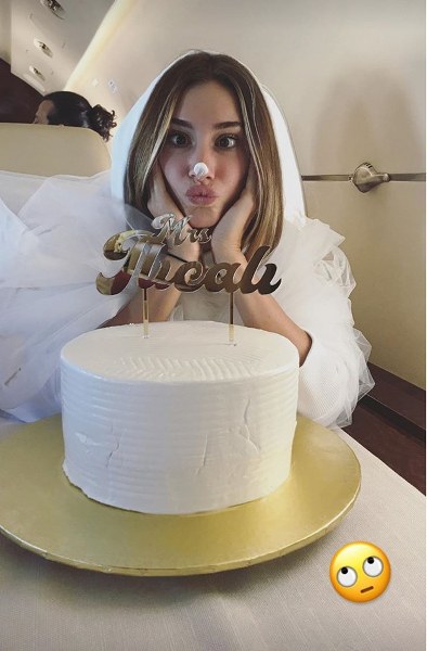 Acun ile evlenecek olan Şeyma Subaşı sonunda gelinliği giydi... Yılın düğününden detaylar... A24