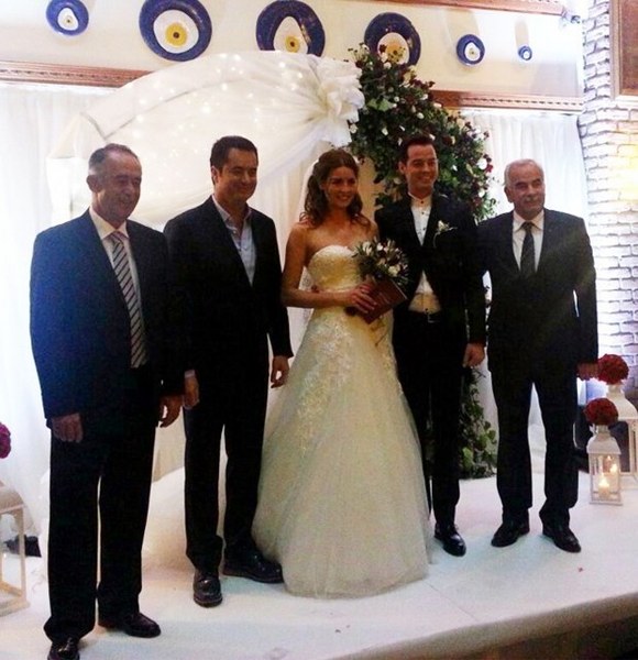 Evlilikleri ile zamanında gündeme oturan ünlü isimlerin seçtiği gelinlikler... A24