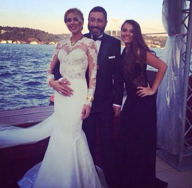 Evlilikleri ile zamanında gündeme oturan ünlü isimlerin seçtiği gelinlikler... A24