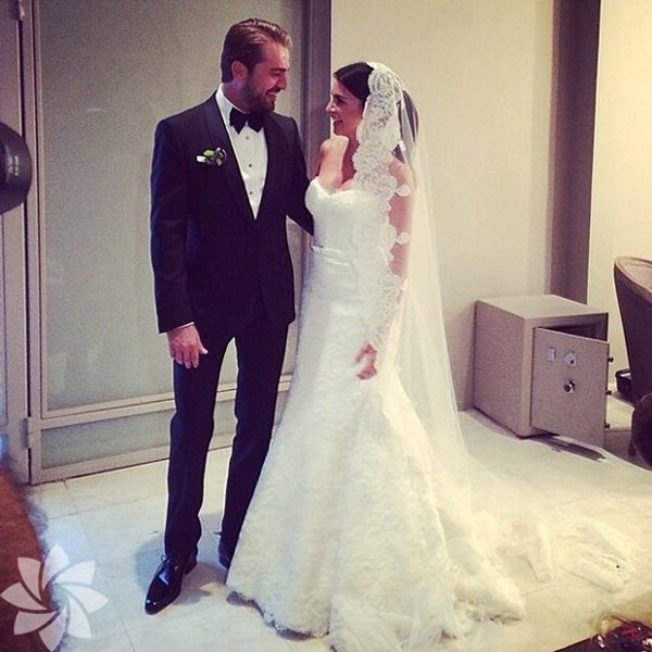 Evlilikleri ile zamanında gündeme oturan ünlü isimlerin seçtiği gelinlikler... A24