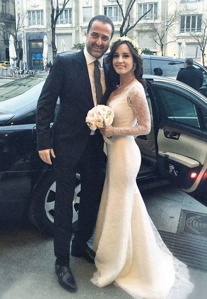 Evlilikleri ile zamanında gündeme oturan ünlü isimlerin seçtiği gelinlikler... A24