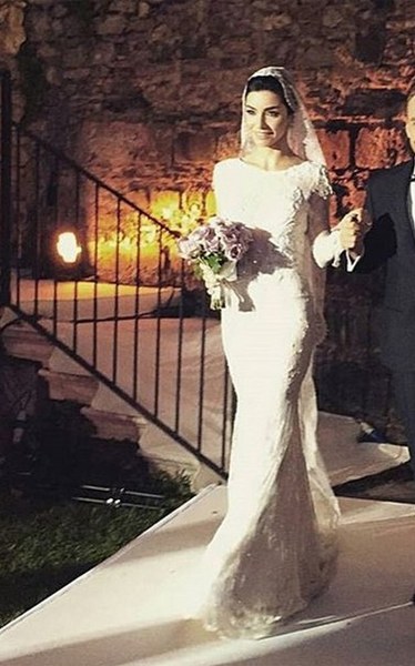 Evlilikleri ile zamanında gündeme oturan ünlü isimlerin seçtiği gelinlikler... A24