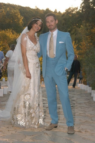 Evlilikleri ile zamanında gündeme oturan ünlü isimlerin seçtiği gelinlikler... A24