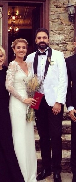 Evlilikleri ile zamanında gündeme oturan ünlü isimlerin seçtiği gelinlikler... A24