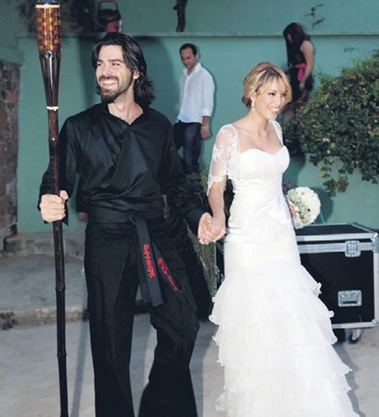 Evlilikleri ile zamanında gündeme oturan ünlü isimlerin seçtiği gelinlikler... A24