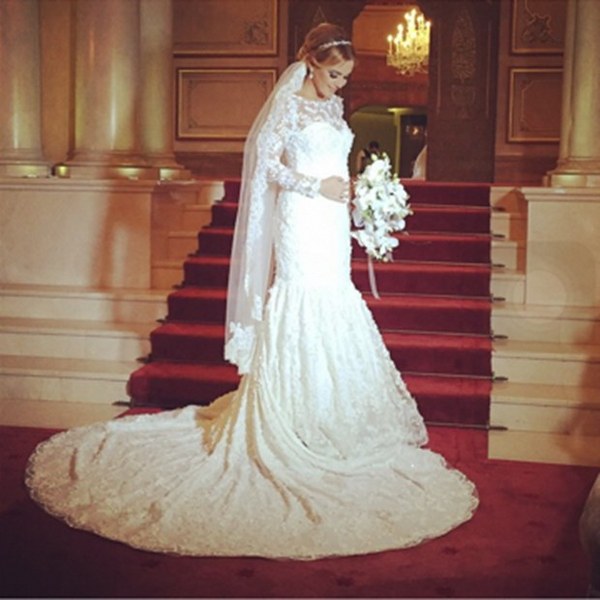 Evlilikleri ile zamanında gündeme oturan ünlü isimlerin seçtiği gelinlikler... A24