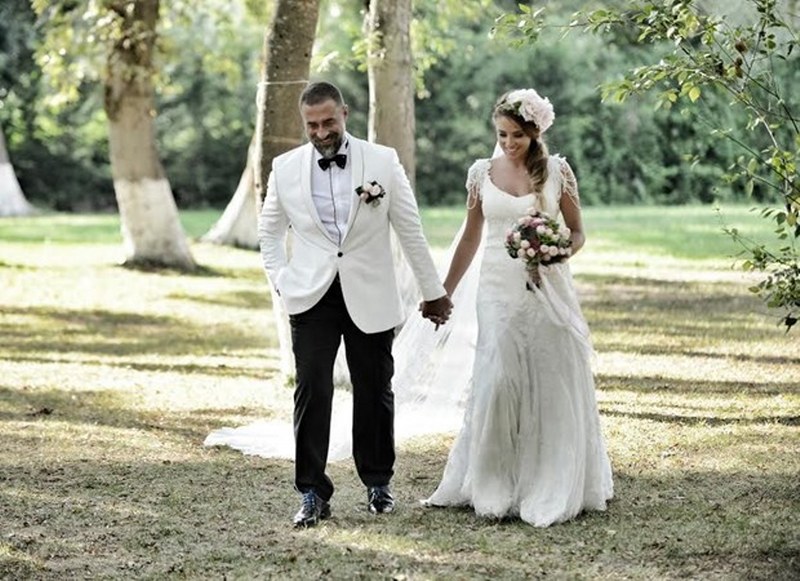 Evlilikleri ile zamanında gündeme oturan ünlü isimlerin seçtiği gelinlikler... A24