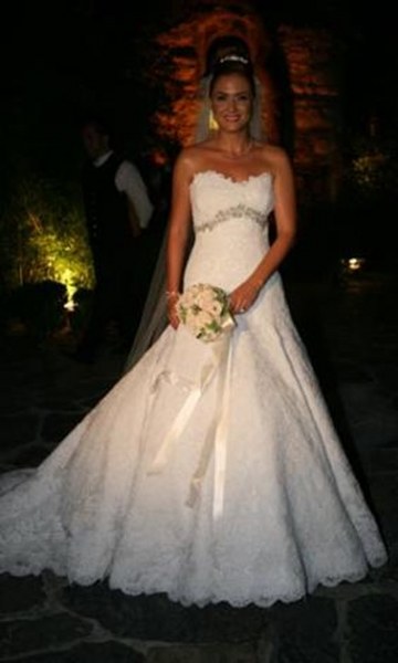 Evlilikleri ile zamanında gündeme oturan ünlü isimlerin seçtiği gelinlikler... A24