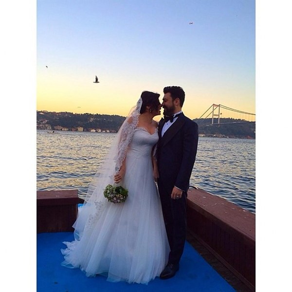 Evlilikleri ile zamanında gündeme oturan ünlü isimlerin seçtiği gelinlikler... A24