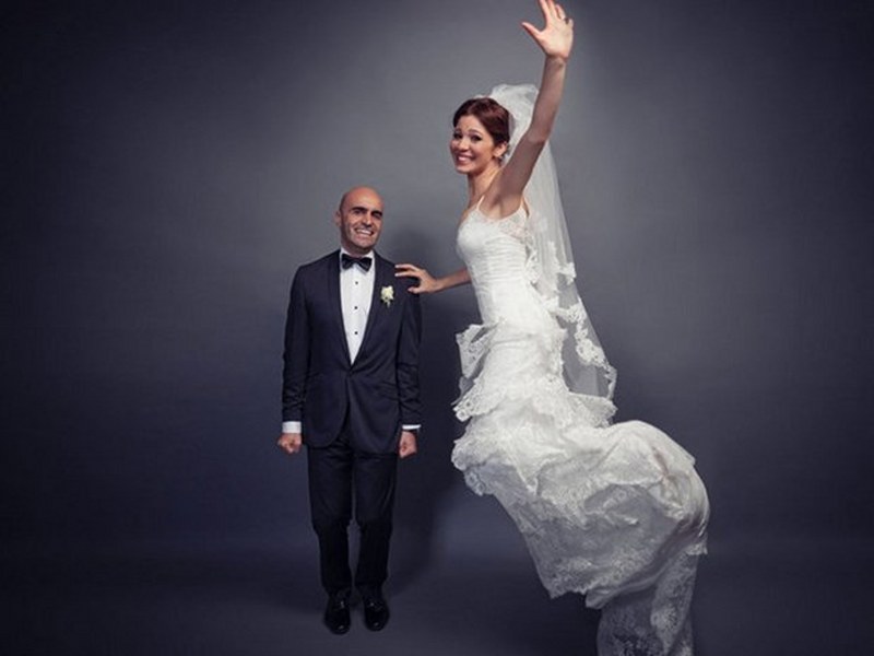 Evlilikleri ile zamanında gündeme oturan ünlü isimlerin seçtiği gelinlikler... A24