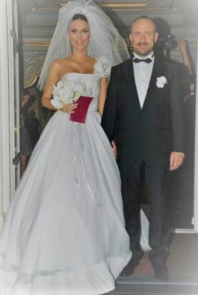 Evlilikleri ile zamanında gündeme oturan ünlü isimlerin seçtiği gelinlikler... A24