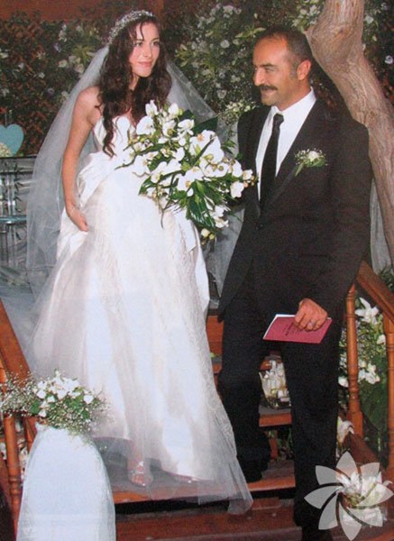 Evlilikleri ile zamanında gündeme oturan ünlü isimlerin seçtiği gelinlikler... A24