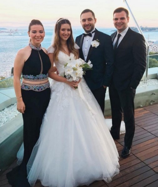 Evlilikleri ile zamanında gündeme oturan ünlü isimlerin seçtiği gelinlikler... A24