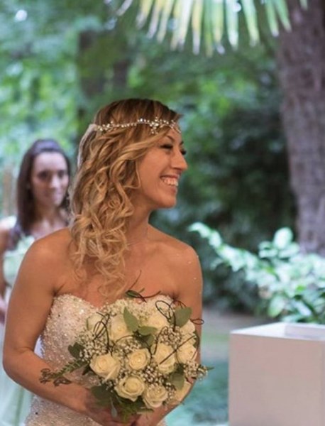 Kendisi ile törenle evlenen yalnız gelin! A24