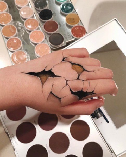 Photoshop efektlerine meydan okuyan sanatsal makyaj! A24