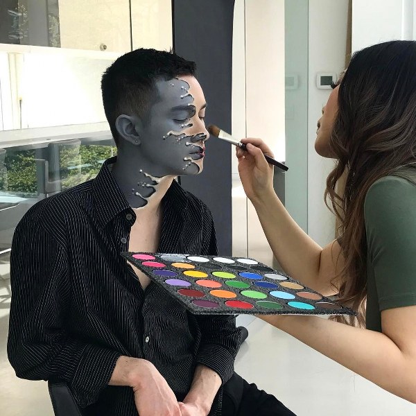 Photoshop efektlerine meydan okuyan sanatsal makyaj! A24