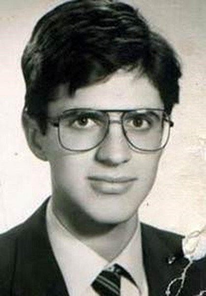 Ünlü isimlerin çocukken çektirdiği resimler ve bugünkü halleri A24