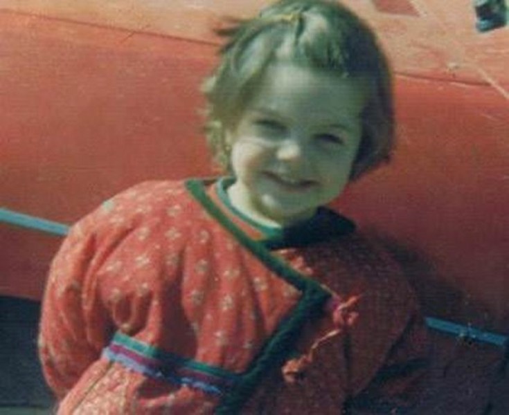 Ünlü isimlerin çocukken çektirdiği resimler ve bugünkü halleri A24