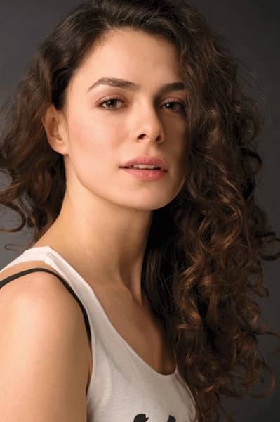 Ünlü isimlerin çocukken çektirdiği resimler ve bugünkü halleri A24