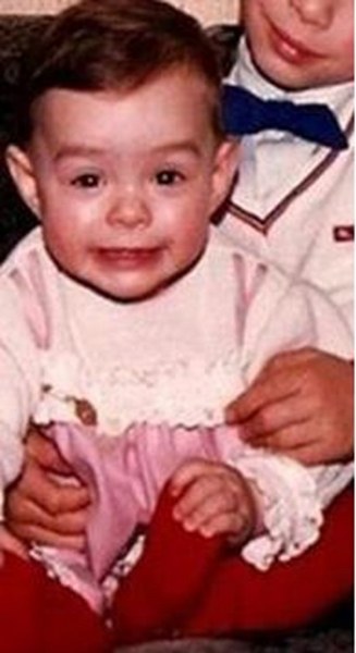 Ünlü isimlerin çocukken çektirdiği resimler ve bugünkü halleri A24