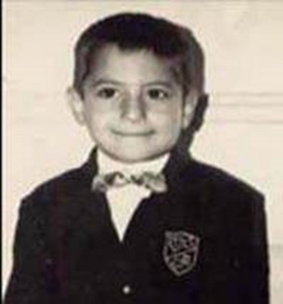 Ünlü isimlerin çocukken çektirdiği resimler ve bugünkü halleri A24