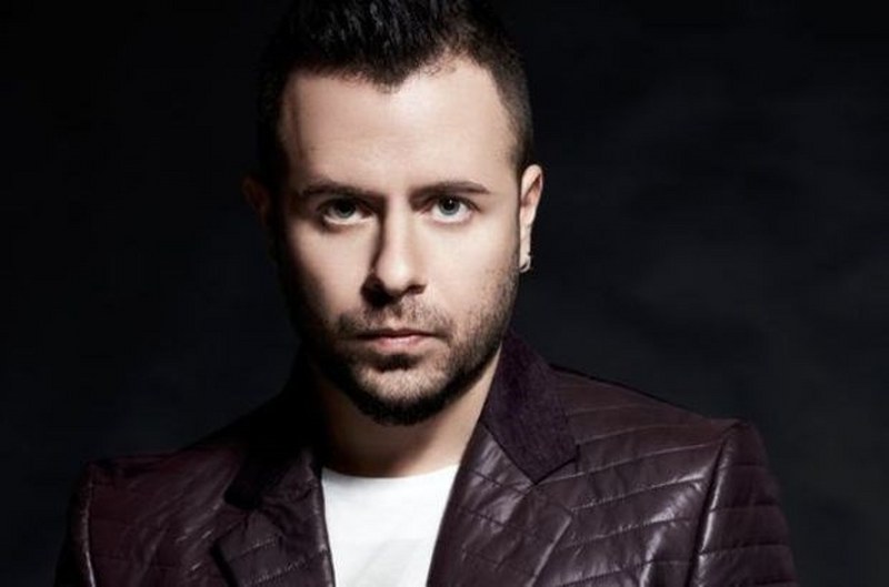 Ünlü isimlerin çocukken çektirdiği resimler ve bugünkü halleri A24