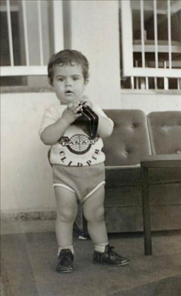 Ünlü isimlerin çocukken çektirdiği resimler ve bugünkü halleri A24