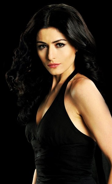 Ünlü isimlerin çocukken çektirdiği resimler ve bugünkü halleri A24