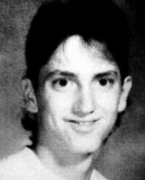 Ünlü isimlerin çocukken çektirdiği resimler ve bugünkü halleri A24