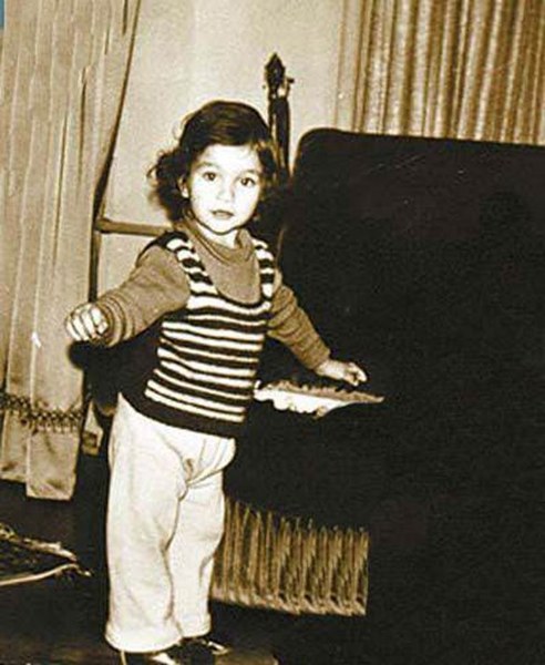 Ünlü isimlerin çocukken çektirdiği resimler ve bugünkü halleri A24