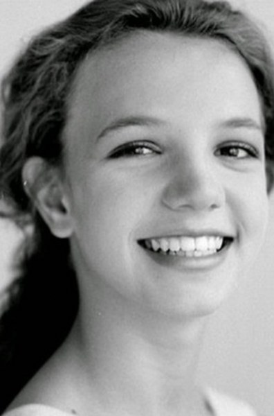 Ünlü isimlerin çocukken çektirdiği resimler ve bugünkü halleri A24