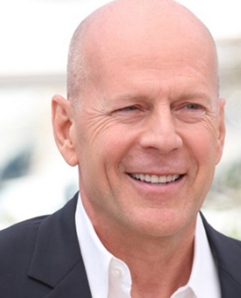 Ünlü isimlerin çocukken çektirdiği resimler ve bugünkü halleri A24