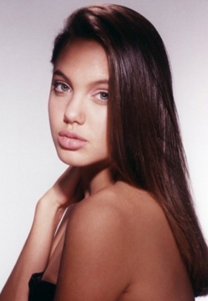 Ünlü isimlerin çocukken çektirdiği resimler ve bugünkü halleri A24